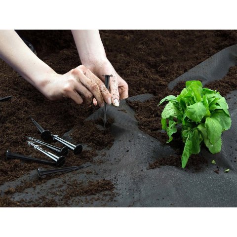 Agrotkanina ogrodowa 1,6 m x 50 m 90 g/m2 + 50 szpilek Plonos - czarna Agrotkanina ogrodowa 1,6 m x 50 m 90 g/m2 + 50 szpilek Plonos - czarna